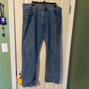 Levi’s 501 buttonfly Blue Denim Jeans size 38 x 32 100% cotton front legs stains